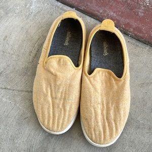 AllBirds yellow wool loungers. size 7. worn.